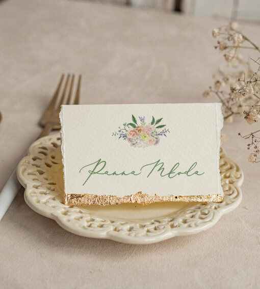  glamour winietki ślubne ze złotem, winietka na stół weselny z płatkami złota, winietki na stoły weselne ze złotem, winietki zdobione płatkami złota