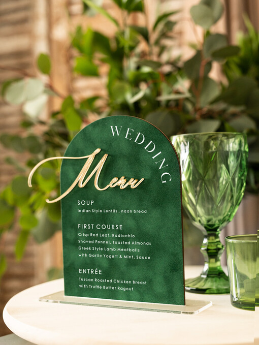  glamour welurowa karta dań na wesele, menu weselne w stylu glamour, zielone menu weselne, karta podawania dań podczas wesela, welurowe zielone menu weselne