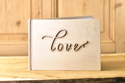  Drewniane  fotoalbum ślubny i ksiega gosci weselnych w jednym, drewniana z wygrawerowanymi imionami i datą