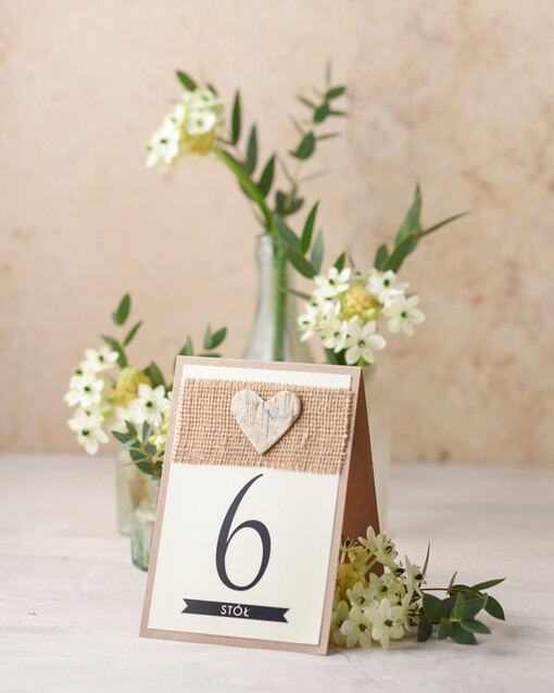  Rustykalne tabliczka z numerem stołu weselnego, w stylu rustykalnym