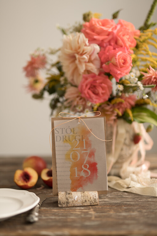  Rustykalne tabliczka z numerem stołu weselnego, inspirowane naturą w stylu rustykalnym