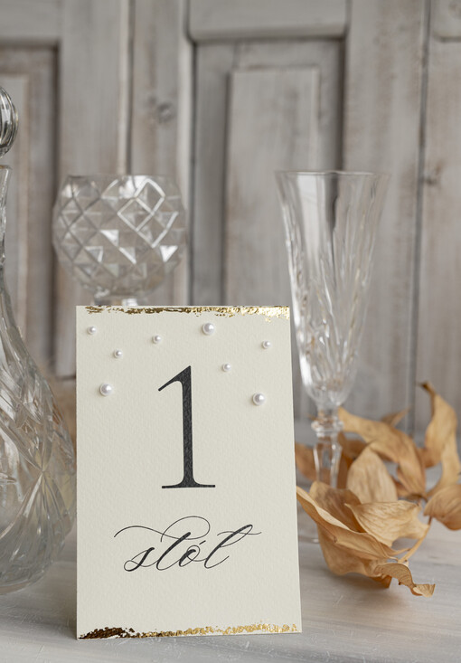 Glamour numery na stoły gości weselnych, styl glamour złocone numerki na stół weselny, numery na stół weselny z płatkami złota i perełkami