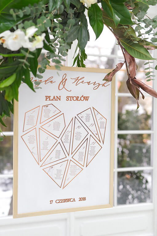  Glamour welurowe Złocone Serce  tablica informacyjna dla gości weselnych Plan stołów geometryczne eleganckie i klasyczne w stylu glamour  