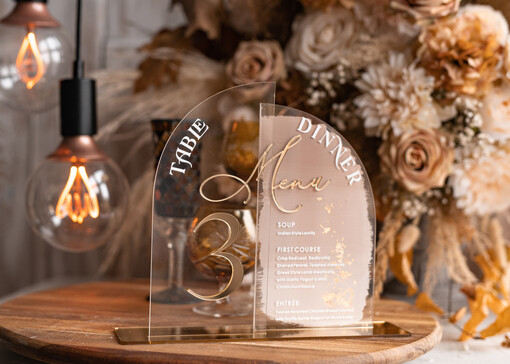  Akryl numerki na stoły weselne, elegancka i nowoczesna forma karty dań na weselu, akrylowe menu weselne, malowane farbą numerki na stół 