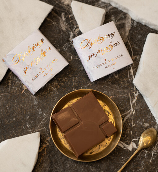  Czekoladki prezent dla gości weselnych  personalizowane czekoladki złote litery czekoladka 5x5 cm mleczna
