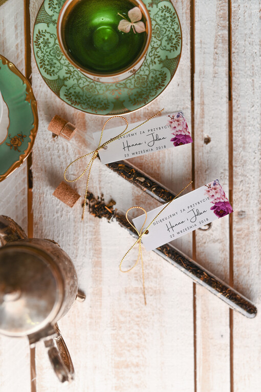  Fiolki podziękowania od pary młodej po weselu w postaci zielonej lub czarnej herbaty   