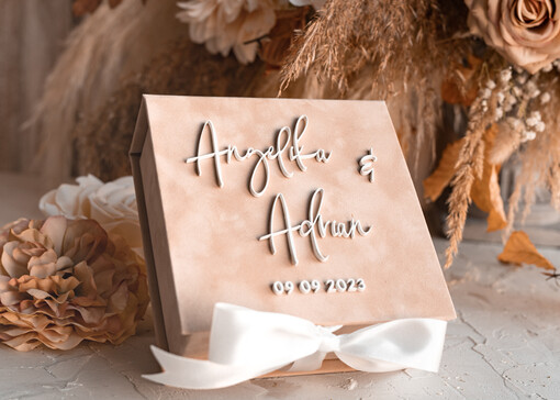  glamour elegancka szkatułka na obrączki wasze imiona i data, welurowe pudełko na obrączki ślubne, eleganckie aksamitne pudełko na obrączki ze złotymi napisami