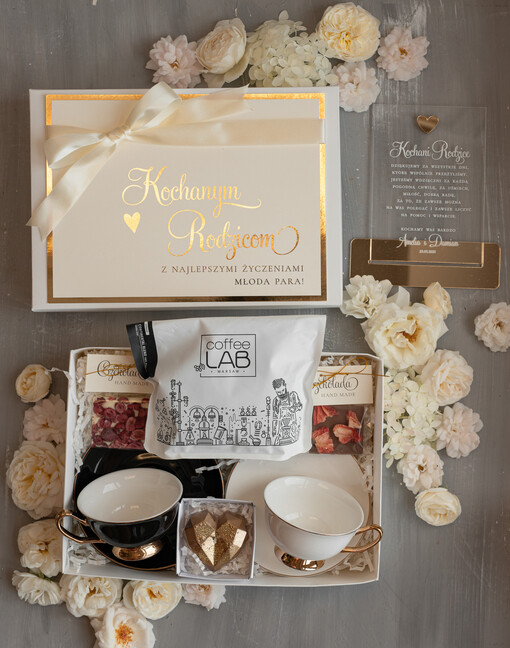  zestawy prezentowe kubki filiżanki podziękowania ślubne dla rodziców, filiżanki biała i czarna dla Rodziców, prezent dla Rodziców na weselu, podziękowanie dla Rodziców od Młodej Pary