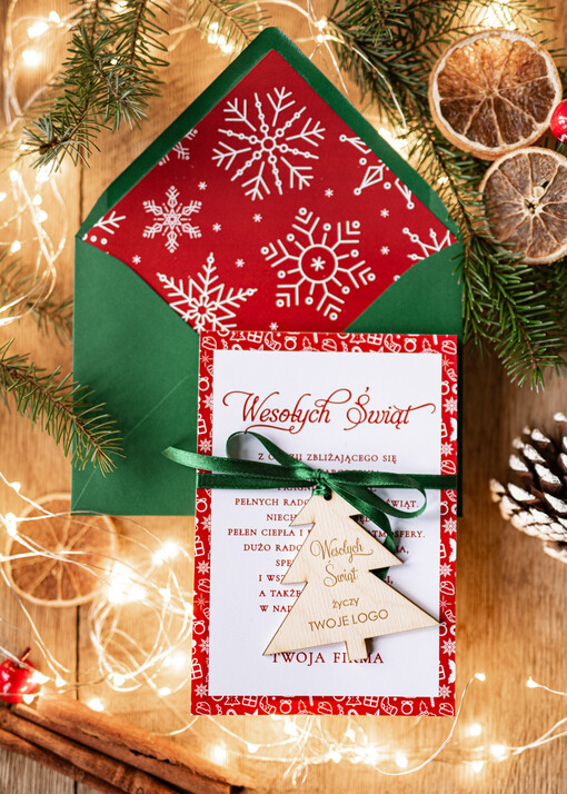  z magnesem lub zawieszką na choinkę kartki świąteczne dla firmy z logo kartki z drewnianą bombką   kartki świąteczne dla firm Drewniana bombka zawieszka na choinke