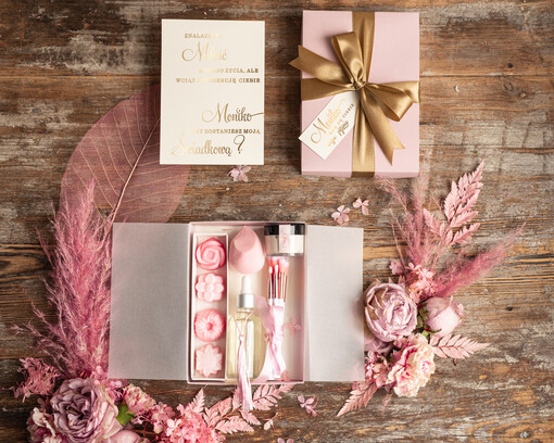  boxy prezentowe dla Świadkowej, prośba o świadkowanie  Zestaw Prezentowy czy zostaniesz moją świadkową? PROŚBA o Świadkowanie Box dla Druhny Złocone Napisy