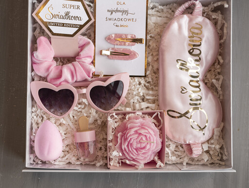  boxy prezentowy dla Świadkowej, prośba o świadkowanie  Czy zostaniesz moją świadkową, prośba o świadkowanie pomysł na prezent dla świadkowej, box kosmetyczny dla świadkowej i druhny, oryginalny prezent dla świadkowej