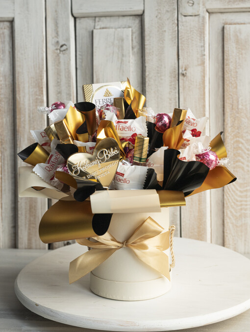 Prezenty dla Babci i Dziadka Prezenty dla Babci prezent dla babci, box dla babci, słodki prezent dla babci, kosz prezentowy dla babci, zestaw słodyczy dla babci, prezent na Dzień Babci, upominek dla babci, słodycze dla babci,