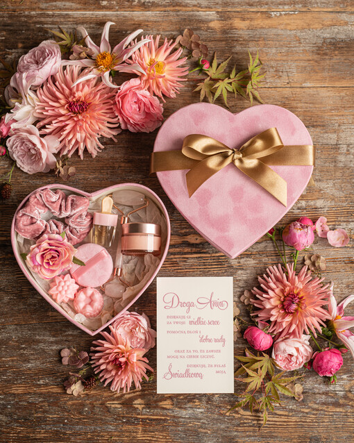  podziękowania dla świadkowej podziękowanie dla świadkowej welurowe serce z kosmetykami 