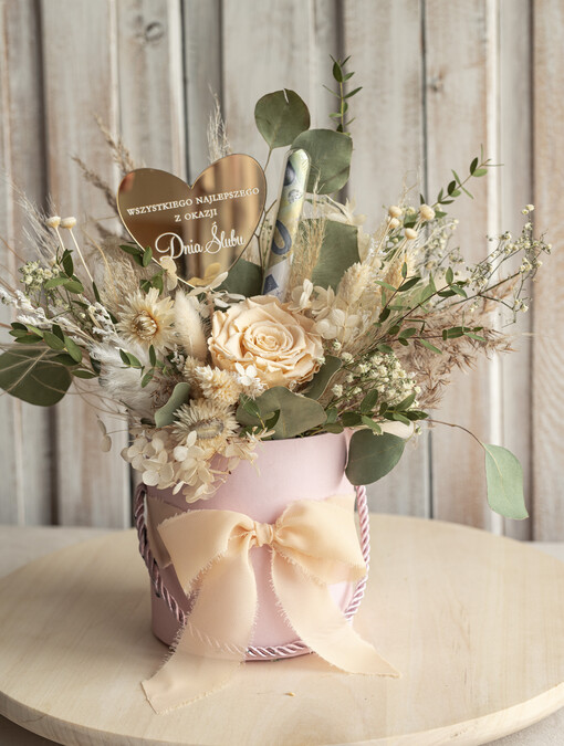  flowerbox, kartki z życzeniami, pudełka na prezenty kwiaty dla Pary Młodej flowerbox z suszonych kwiatów, pomysł na wręczenie pieniędzy Parze Młodej, kwiaty dla Pary Młodej w pudełku, kompozycja z suszonych kwiatów 