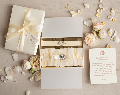  podwiązki ślubne  Zestaw dwóch podwiązek ślubnych dla panny młodej w pudełeczku z kartką, box prezentowy na wieczór panieński, kremowa presonalizowana tiulowa podwiazka ślubna prezent od świadkowej dla panny młodej