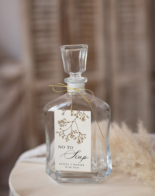  Nowoczesne prosta forma  zawieszki na butelki weselne, zawieszki weselne z imionami pary młodej, karteczki na weselny trunek, zawieszki ślubne, delikatne zawieszki na alkohol na weselu