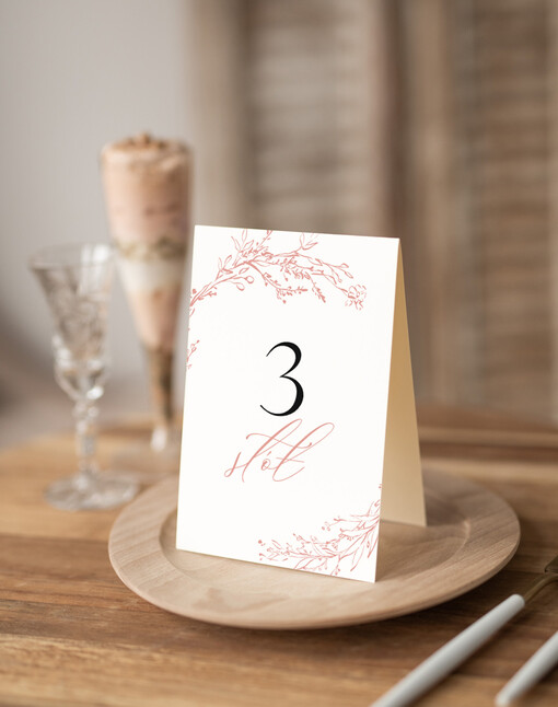  Nowoczesne prosta forma  Eleganckie numerki na stół weselny, numeracja stołów weselnych, proste i delikatne numerki na stoły weselne, dekoracja stołu weselnego 