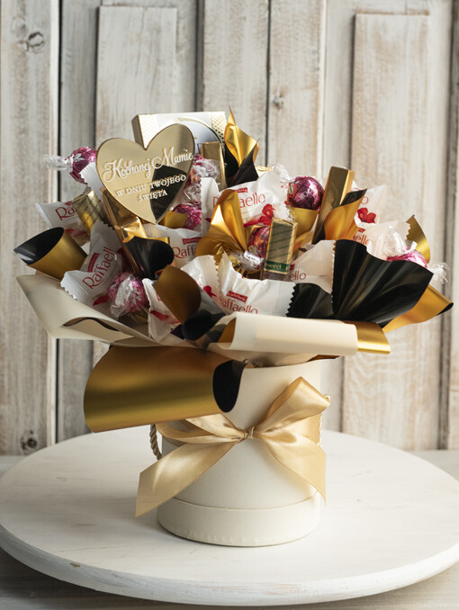 Prezenty dla Mamy flowerboxy, box ze słodyczami  prezent dla mamy, box dla mamy, słodki prezent dla mamy, kosz prezentowy dla mamy, zestaw słodyczy dla mamy, prezent na Dzień Mamy, upominek dla mamy, słodycze dla mamy