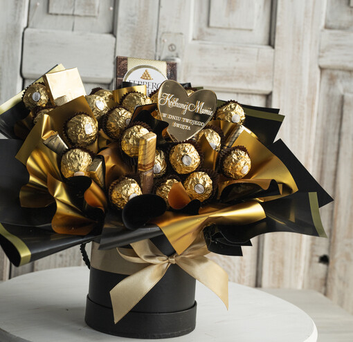 Prezenty dla Mamy flowerboxy, box ze słodyczami  prezent dla mamy, box dla mamy, słodki prezent dla mamy, kosz prezentowy dla mamy, zestaw słodyczy dla mamy, prezent na Dzień Mamy, upominek dla mamy, słodycze dla mamy