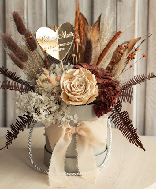  kwiaty flowerboxy prezent dla Mamy z okazji dnia Matki, kwiaty prezent dla mamy, kompozycja z suszonych kwiatów pomysł na prezent dla mamy, wieczne róże, flower box dla mamy