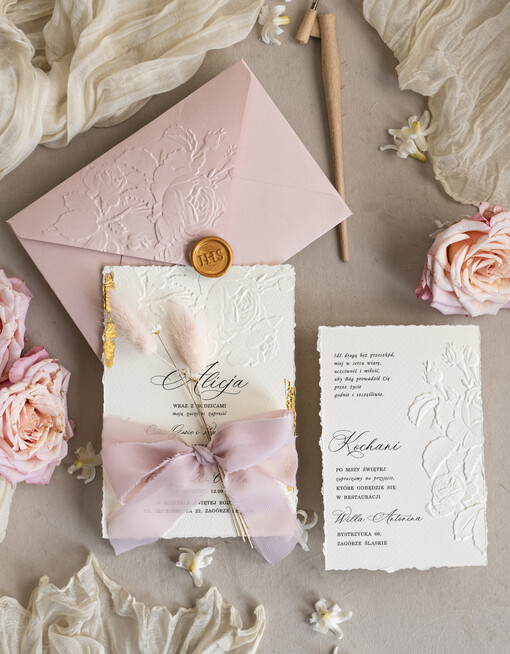  dziewczynka  Różowe zaproszenia komunijne z dmuszkiem dla dziewczynki, zaproszenia na komunię ze wstążką, złote zaproszenia na komunię, zaproszenia na Pierwszą Komunię