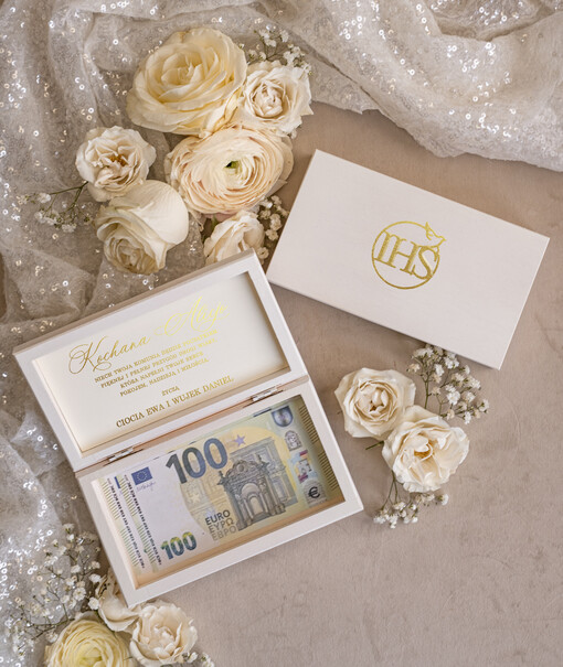  pamiątki na komunie  białe pudełko pamiątka I Komunii  pudełko na pieniądze na Komunię z życzeniami, pudełeczko na pieniądze z dedykacją na I Komunię