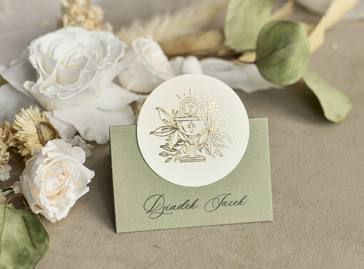  winietki  złote winietki na komunię, winietka dekoracja stołu na komunii, komunijne winietki ze złotymi literami, eleganckie winietki na komunię