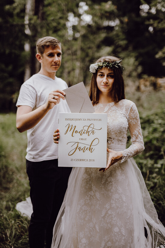 Pudełko na koperty  DREWNIANE białe pudelko drewniana rustykalna skrzynka na koperty ślubne grwawerowane wasze imiona i data   01/rusP/kopr