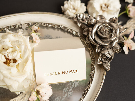 Winietki glamour ozdobne winietki na ślub wizytówki dla gości weselnych, złote imiona na winietce, wizytówki ślubne w 03/goldFold/w