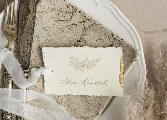 Winietki glamour złote eleganckie winietki na stół weselny wizytówki ślubne, winietki z płatkami złota, darte winietk 01/WRzWs/w