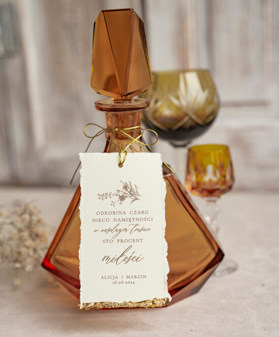 Zawieszki na butelki glamour darte zawieszki na alkohol z płatkami złota, etykiety na wódkę weselną ze złotem, zawieszki na wodke 01/WRzl/zw