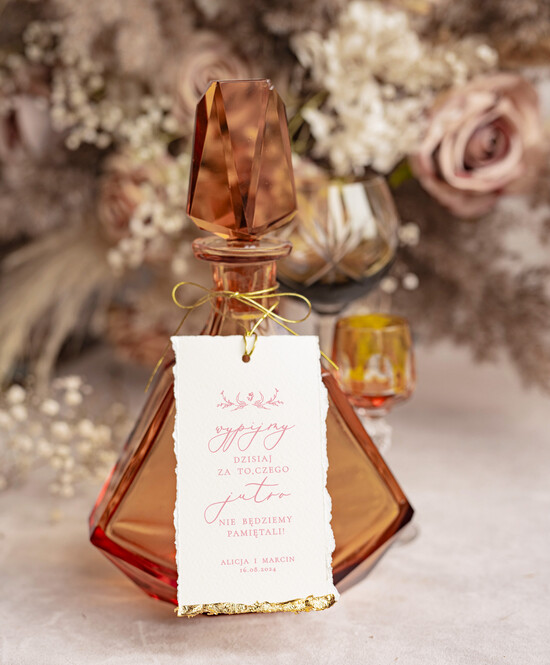 Zawieszki na butelki glamour darte zawieszki na alkohol z płatkami złota, etykiety na wódkę weselną ze złotem, zawieszki na wodke 04/WRzl/zw