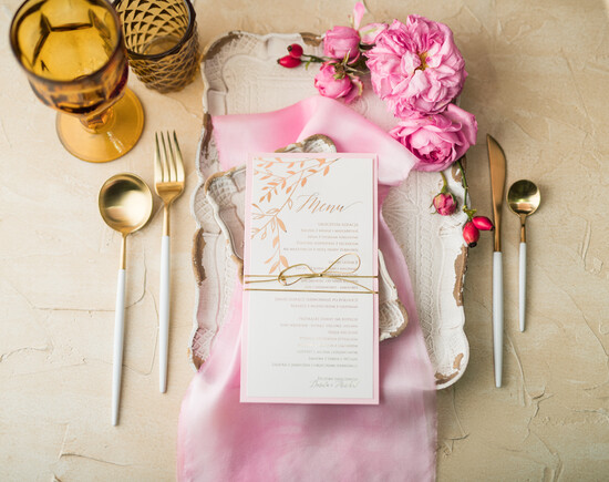Menu glamour weselne menu karta potraw weselnych, eleganckie zlocone litery wasza treść 09/Glz3/m