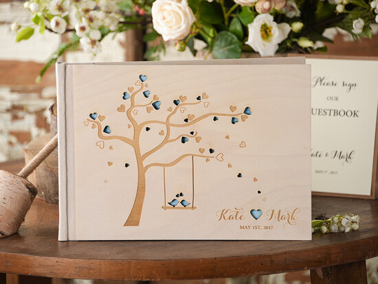 Księgi wpisów gości Drewniane  ksiega pamiatkowa na wpisy gosci weselnych, drewniana okładka wasze imiona 12/NWD/kwg