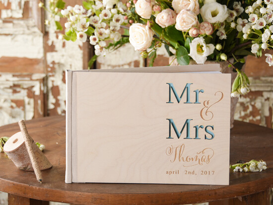 Księgi wpisów gości Drewniane  pamiatkowa ksiega gosci weselnych, grawer na drewnie wasze imiona i data 15/NWD/kwg