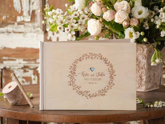 Księgi wpisów gości Drewniane  rustykalny wianuszek pamiątkowa księga na wpisy gości weselnych  drewniana okładka  grawerowane imio 16/NWD/kwg