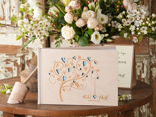 Księgi wpisów gości Drewniane  oryginalna księga gości i album do instaxa w jednym, drewniana grawerowana wasze imiona 19/NWD/kwg