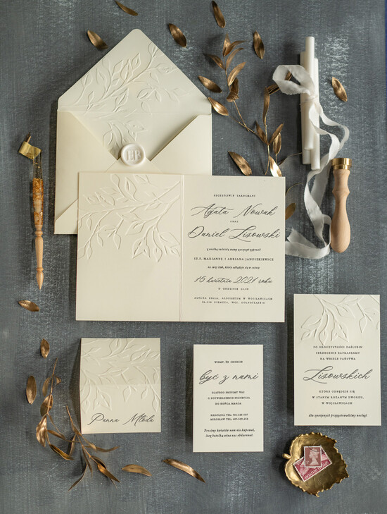 Zaproszenia ślubne Rustykalne i Natura Proste zaproszenia ślubne Kremowe Tłoczone Listki Składane Minimalistyczne Zaproszenia na Ślub Klasy 2/włn/z