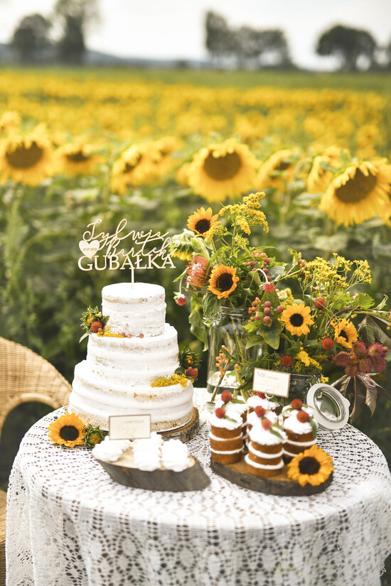 Figurki na tort / cake topper statuetki drewniane figurki na tort weselny    45/bot/ST