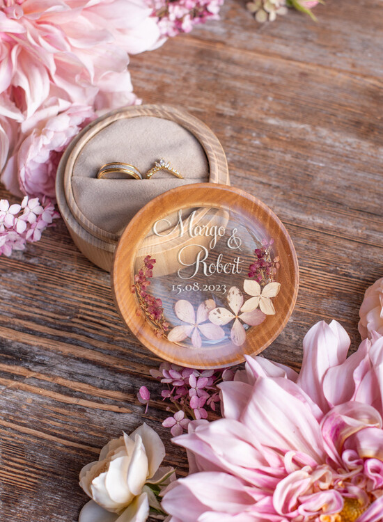Pudełka Szkatułki na Obrączki szkatułki szkatułka na obrączki ślubne wasze imiona i data pudełko z żywicy  23/pudkwiat/szk