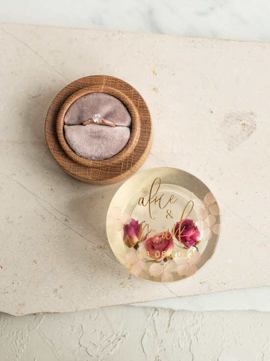 Pudełka Szkatułki na Obrączki szkatułki pudełko z imionami pary młodej, szkatułka na obrączki z kwiatami, pudełko na obrączki z żywicy, pude 13/szk/szk