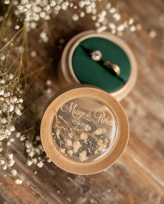 Pudełka Szkatułki na Obrączki szkatułki rustykalne pudełeczko na obrączki ślubne przezroczyste wieczko delikatne kwiaty zatopione w żywicy r 610/pudkwia/szk