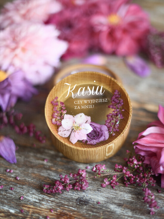 Pudełka Szkatułki na Obrączki szkatułki pudełeczko do podawania obrączek ślubnych wasze imiona i data pudełko z żywicy  09/pudkwiat/szk