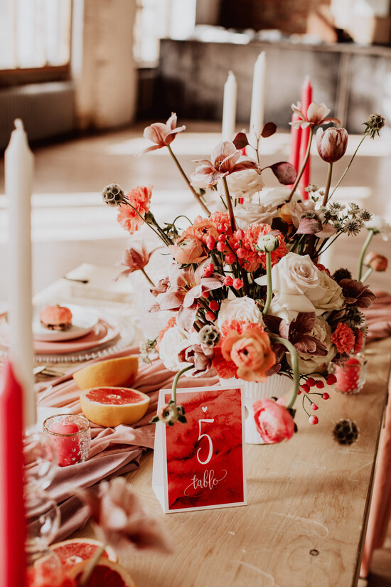 Numery na stół Rustykalne numery na stoły weselne, styl rustykalny prostota i minimalizm 01/nitplexi/nrS