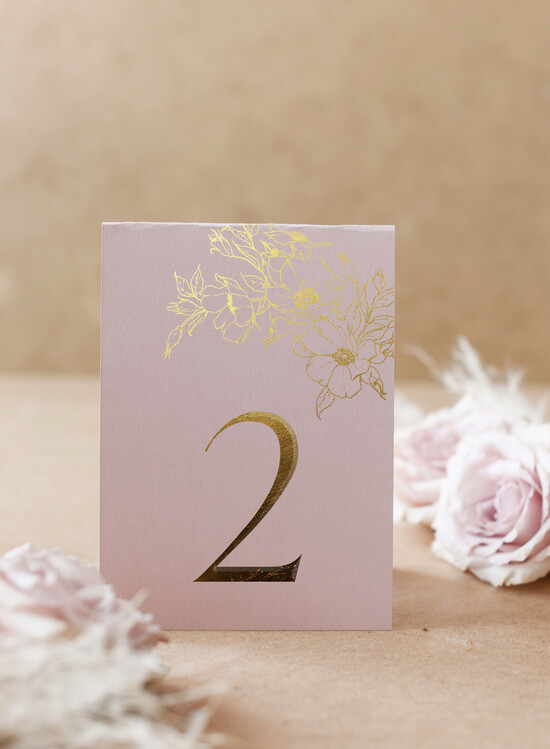 Numery na stół Glamour złote eleganckie tabliczki na stoły na wesele, numerki na stół weselny złote w stylu glamour, ozdoba 02/pióra/nrS25