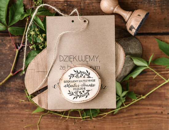 Podziękowania dla Gości Weselnych Magnesy breloki Zdrapki drewniany krążek podziękowania dla gości weselnych pieczątka magnes rustykalne wesele 02/drssT/pg