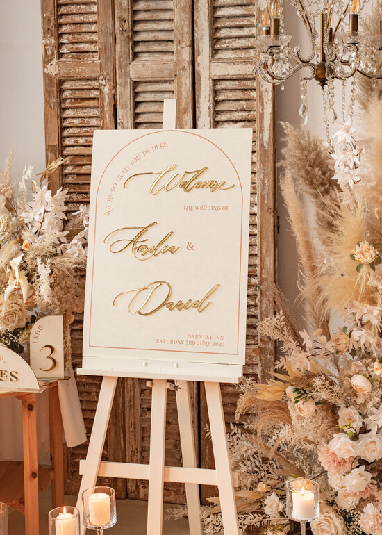 Plany stołów Glamour welurowe złote powitanie i usadzenie gości plan stołów weselnych, złote napisy powitanie gości, welurowa rama 01/velecru/PLP