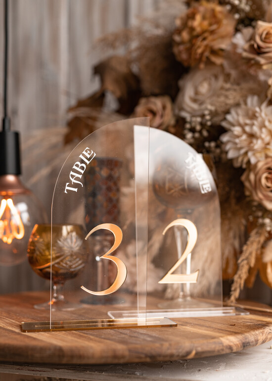 Numery na stół Akryl eleganckie numerki na stół weselny, akrylowe numery na stół weselny, złote numerki na stoły weselne, 01/velkiesz/nrSt