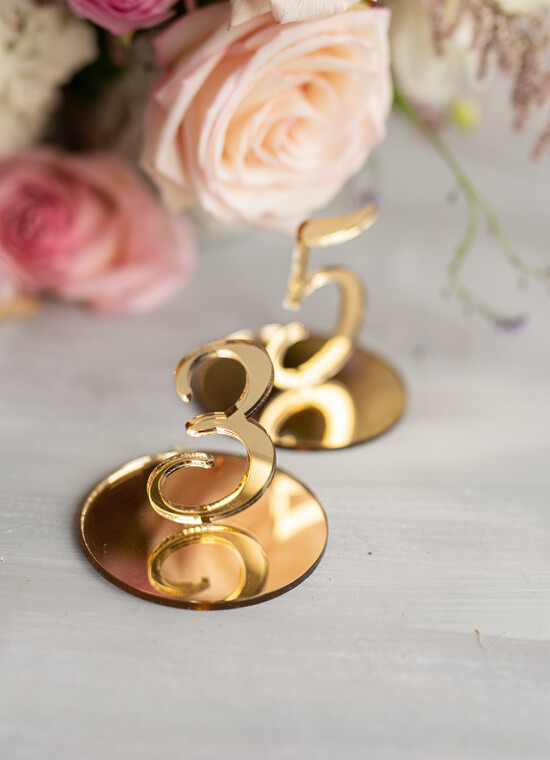 Numery na stół Akryl nowoczesne numery stołów weselnych złota lustrzana plexi  2/akryl/nrS