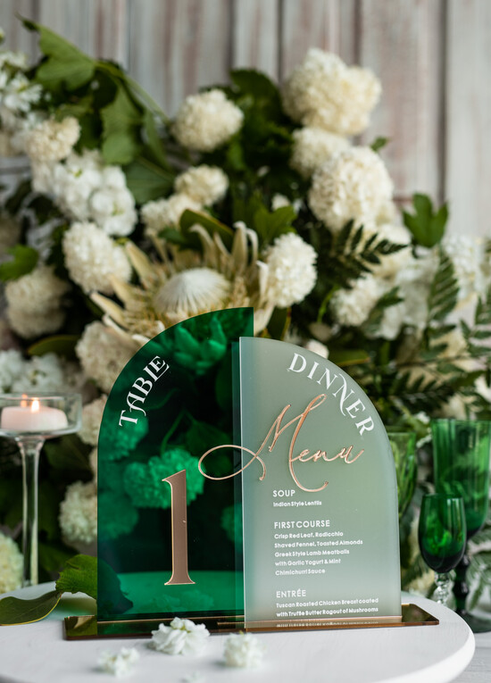 Numery na stół Akryl zielone i złote numerki na stoły weselne, elegancka i nowoczesna forma karty dań na weselu, akrylowe 01/greenPLX/nrSM